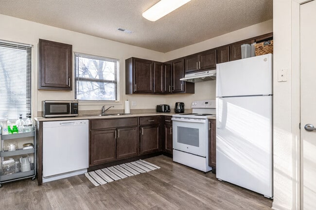 Building Photo - Ridgeview Heights - Newly Renovated Apts!