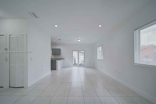 Foto del edificio - 14750 NE 7th Ave