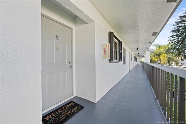 Building Photo - 1210 SE Parkview Pl