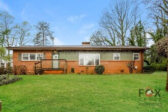 Building Photo - 1102 Woods Dr