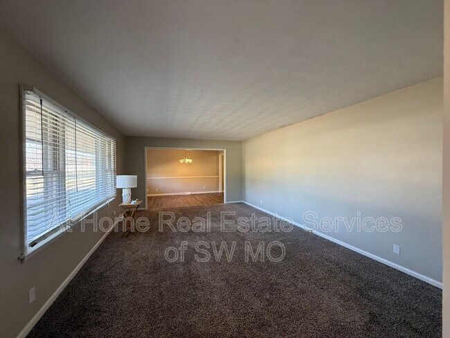 Foto del edificio - 3510 W Republic Rd