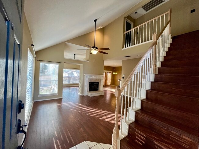 Building Photo - 5810 Spring Sq
