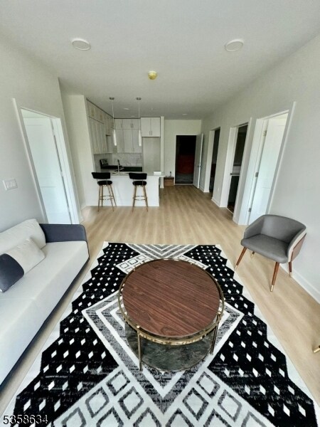 Foto del edificio - 321 E 3rd St