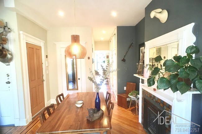 Building Photo - 448 Macon St