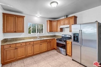 Building Photo - 5319 1/2 Normandie Avenue Unit