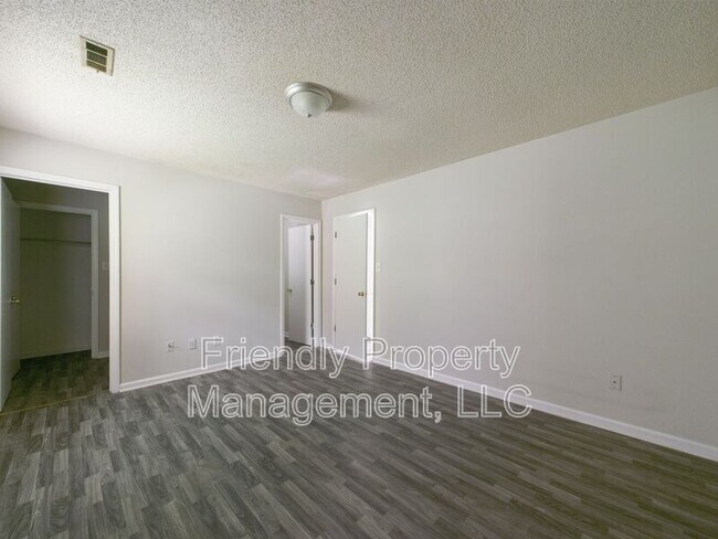 Foto del edificio - 119 Bay Meadow Ct