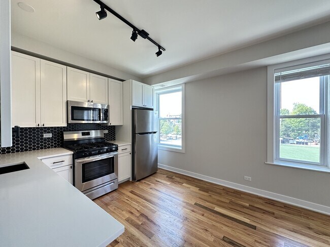 Foto del edificio - 649 W Wrightwood Ave