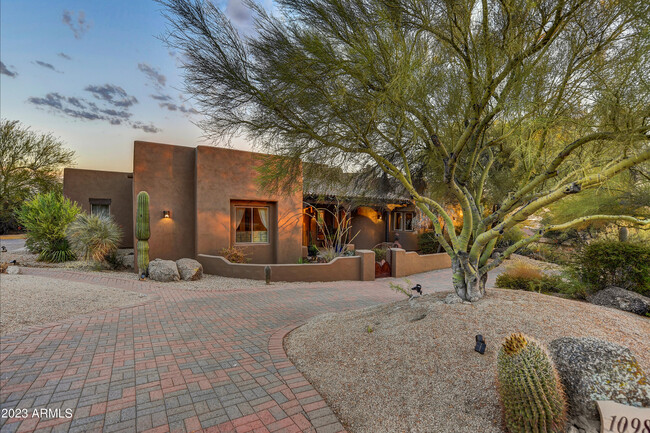 Building Photo - 10989 E Taos Dr