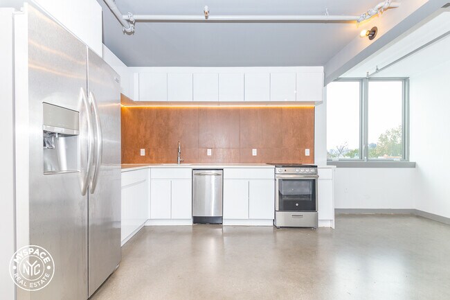 Building Photo - 410 Tompkins Ave