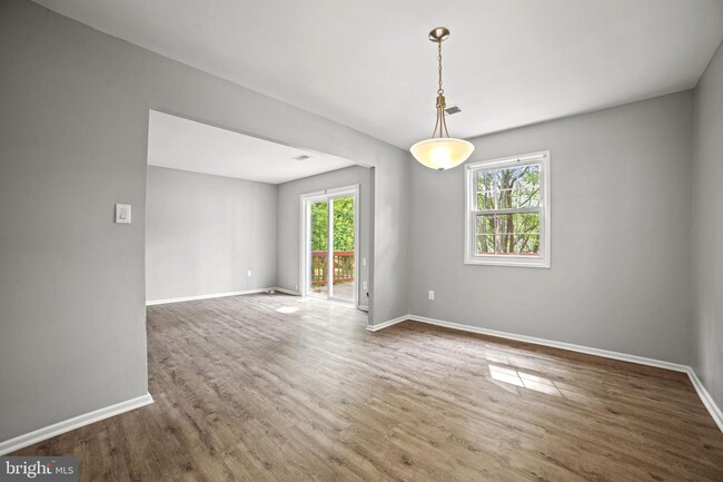 Building Photo - 9328 Humphries Dr