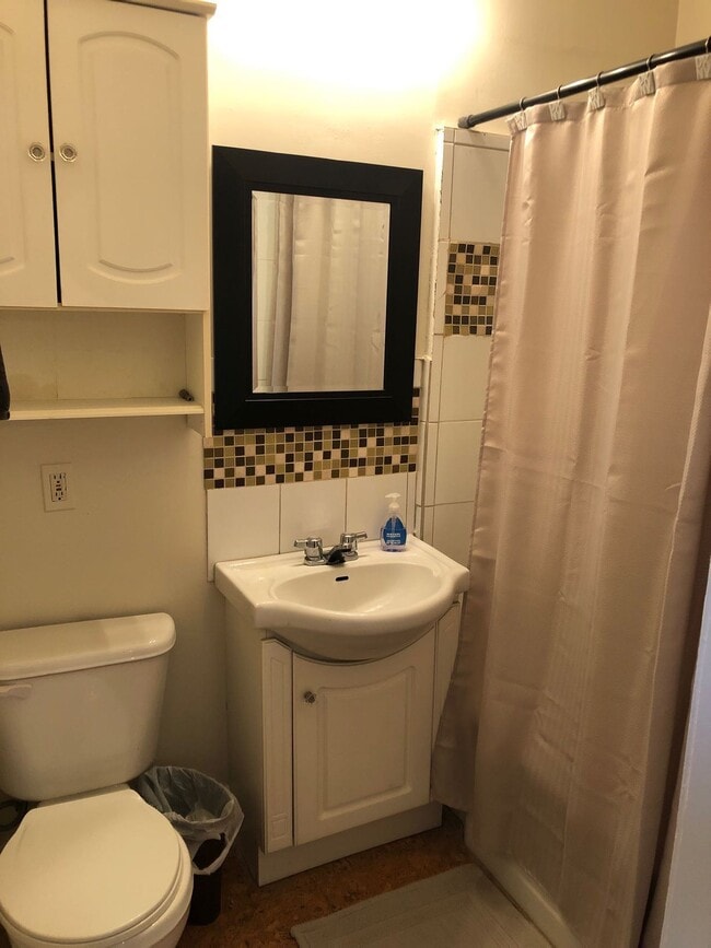 Building Photo - 1 Bed 1 Bath Unit in Edmonton, AB