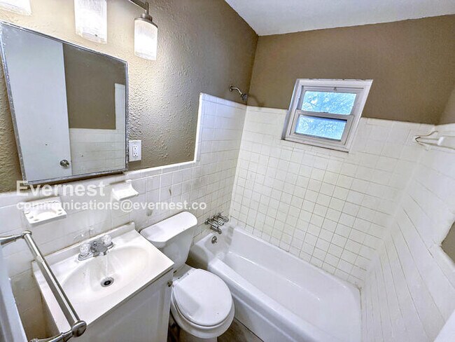 Foto del edificio - 109 22nd Ave W