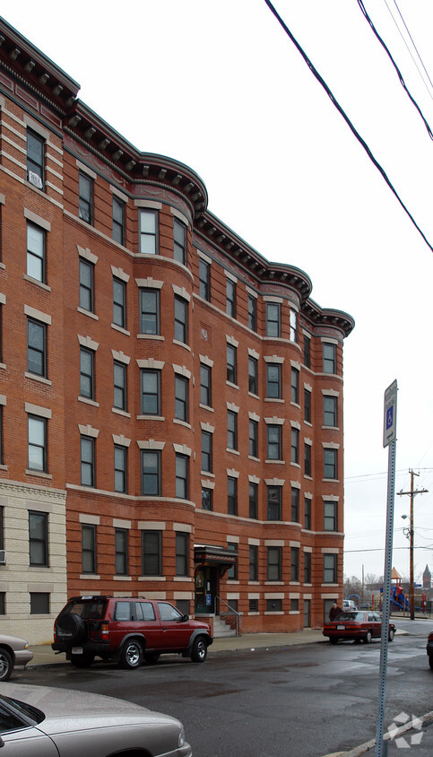 Building Photo - The Clinton