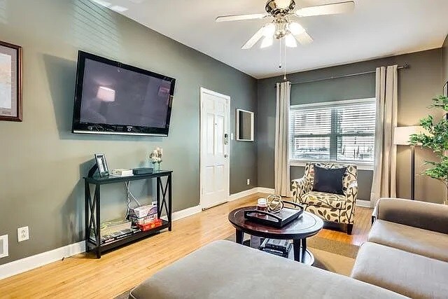 Foto del edificio - 2119 W Fletcher St