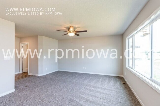 Foto del edificio - NEARLY NEW!! 4 Bedroom, 2.5 Bathroom in El...