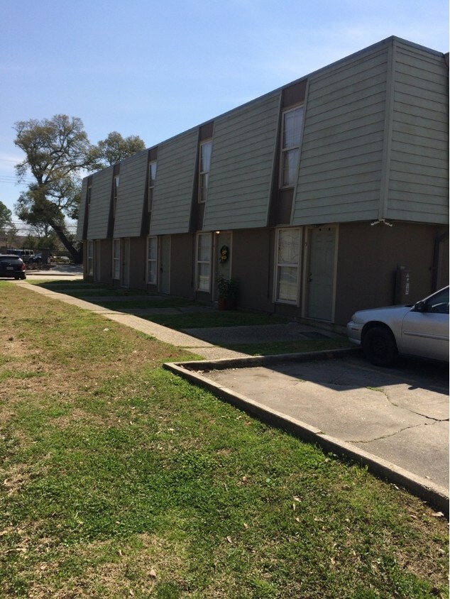 Foto principal - 428 E Boyd Dr