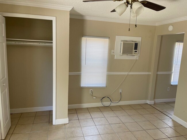 Building Photo - Studio Apt in Winter Haven with Water Incl...