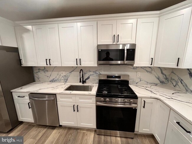 Building Photo - 2041 S Norwood St