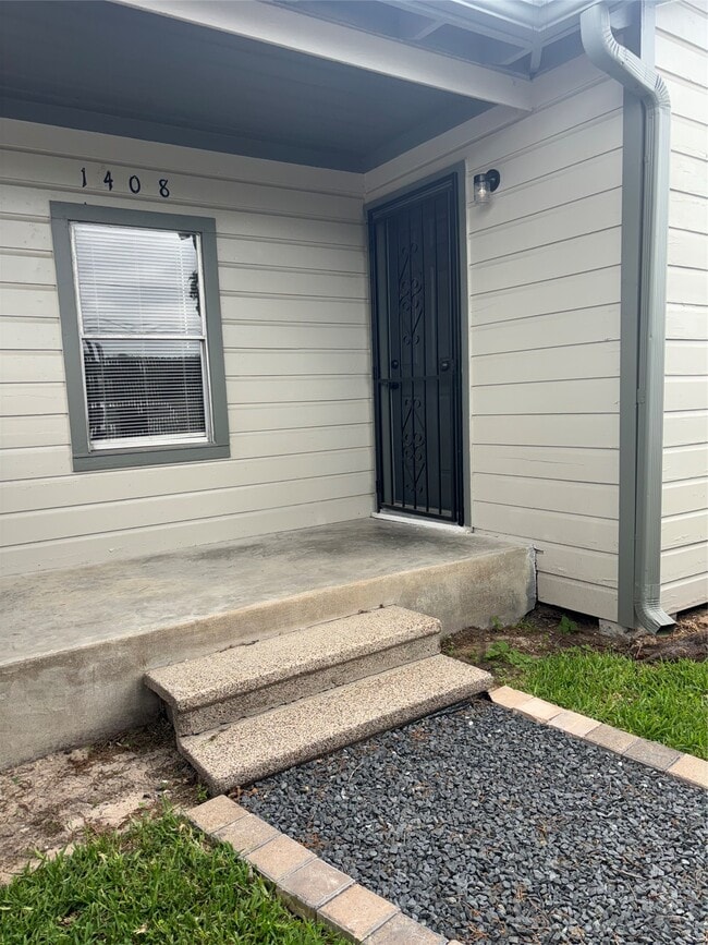 Building Photo - 1408 W 34th St