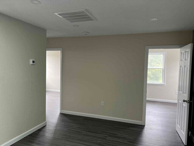 Building Photo - 303 Dillingham Ave
