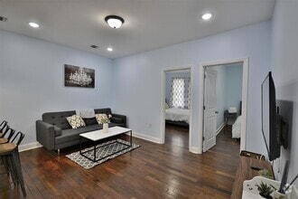 Building Photo - 294 Ege Ave