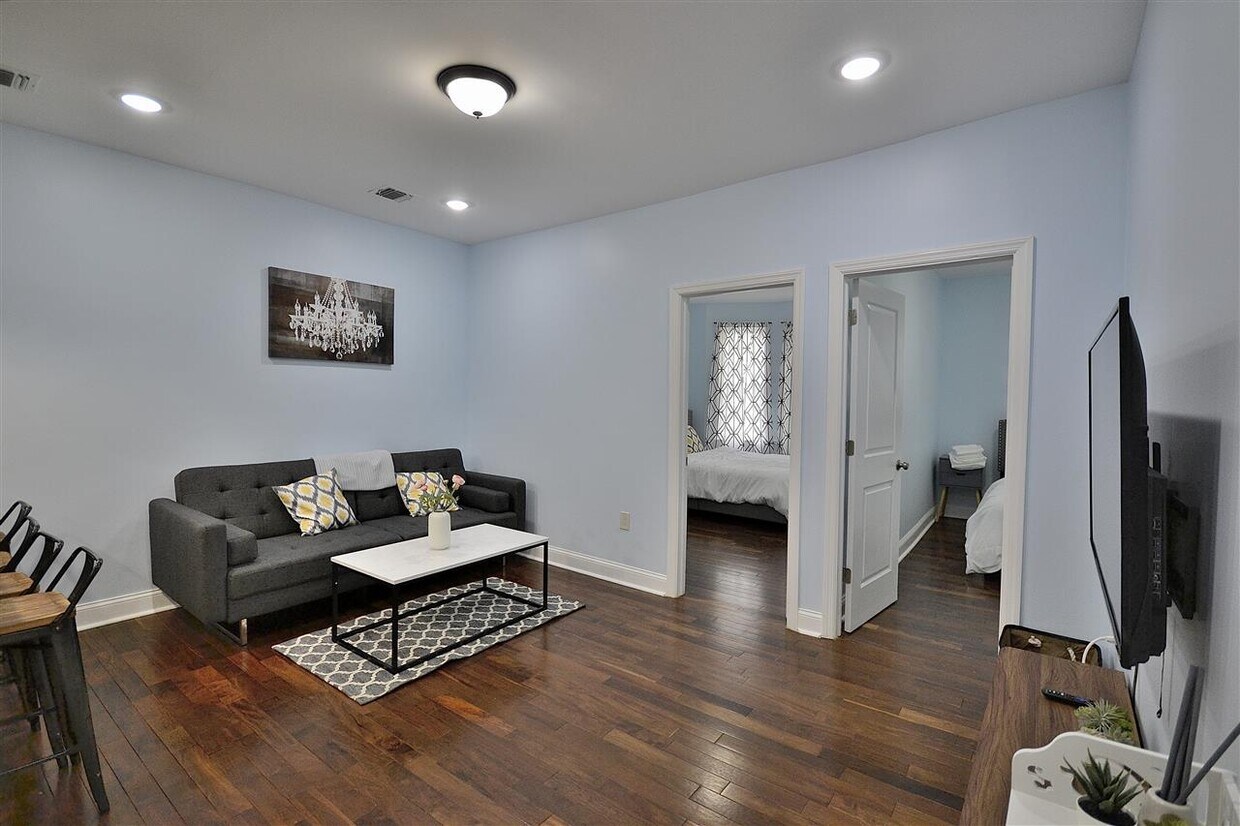 Foto principal - 294 Ege Ave