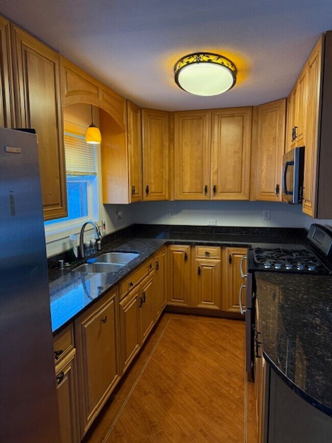 Foto del edificio - 3 Bedroom, 1.5 Bath in Eagle River.