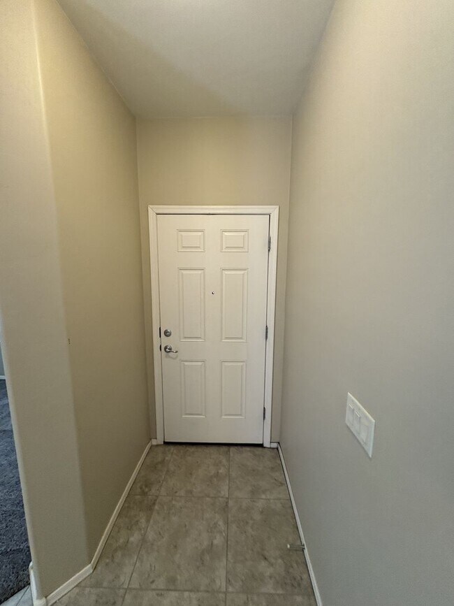 Foto del edificio - 4 bedroom plus Den 3 car garage with sparkling pool Vail School District