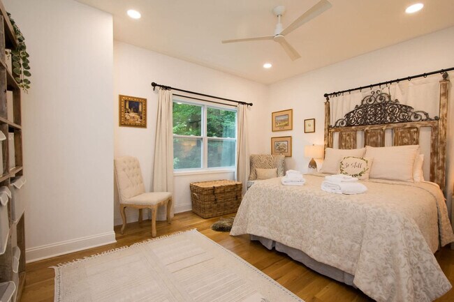 Foto del edificio - 125 Little Willow Cir