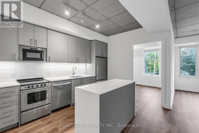 Photo du bâtiment - 115 Larchmount Ave