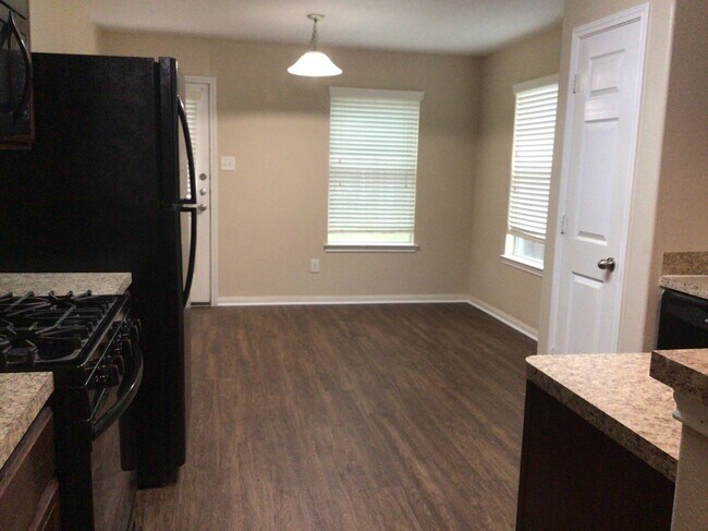 Foto del edificio - 22270 Queenbury Hills Dr