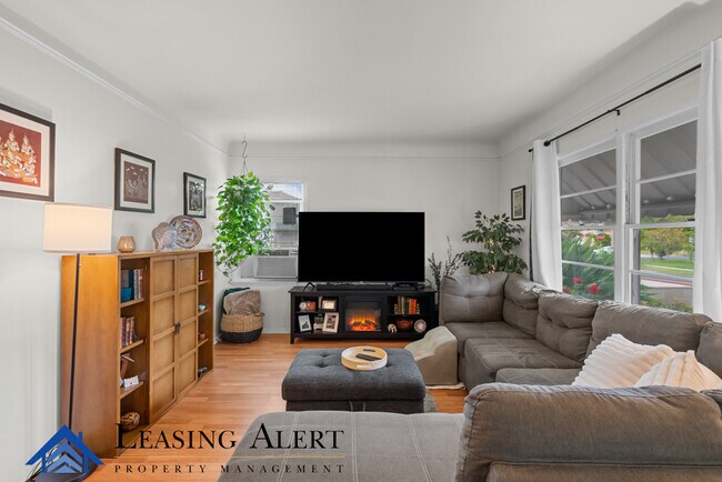 Building Photo - 1209 W Glendon Way