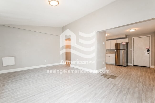 Foto del edificio - 800 Maple Ave
