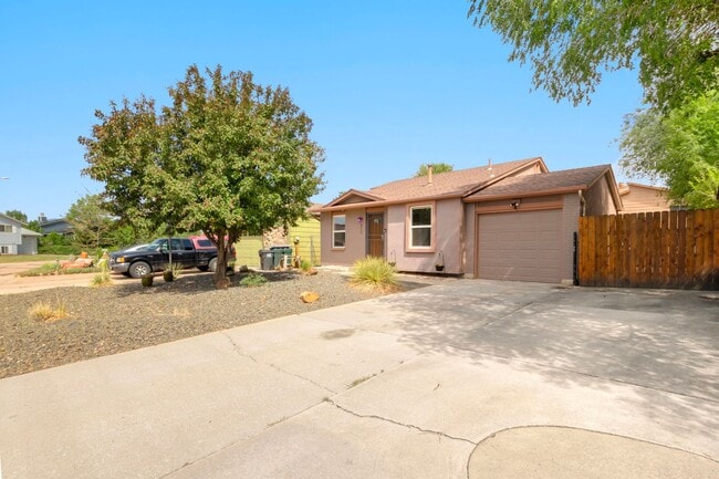 Building Photo - 3117 Moonbeam Cir S