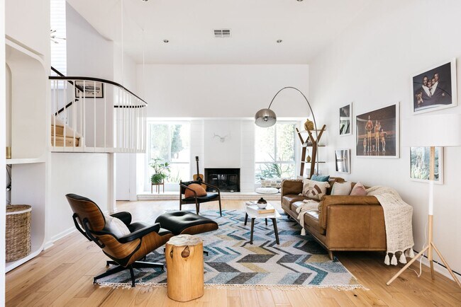 Building Photo - Modern Home in the Serene Encino Hills