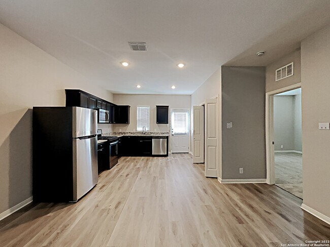 Photo - 4950 Hallies Gdn Apartment