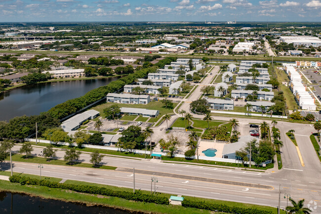 Aerial Photo - Spinnaker Landing Apartments