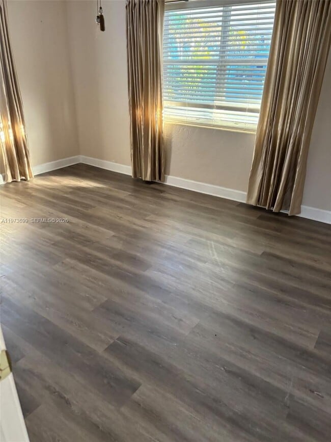 Building Photo - 127 Lakeview Ave