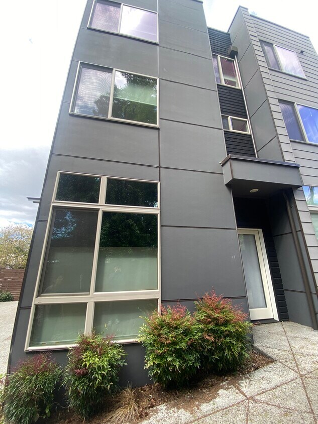 Primary Photo - 12735 35th Ave NE