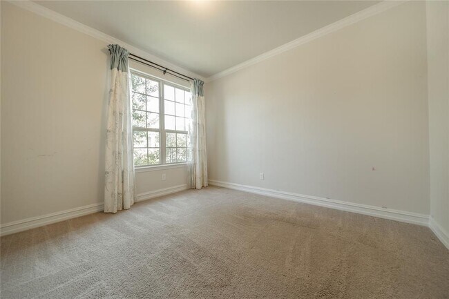 Building Photo - 1055 Palmetto Dr