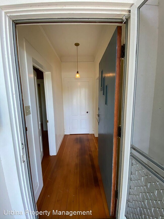 Building Photo - 2 br, 1.5 bath House - 1512 Fair Oaks Court