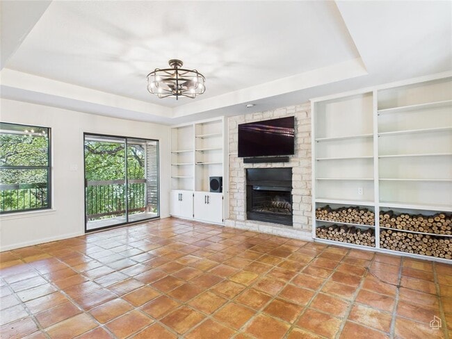 Building Photo - 6401 Cascada Dr