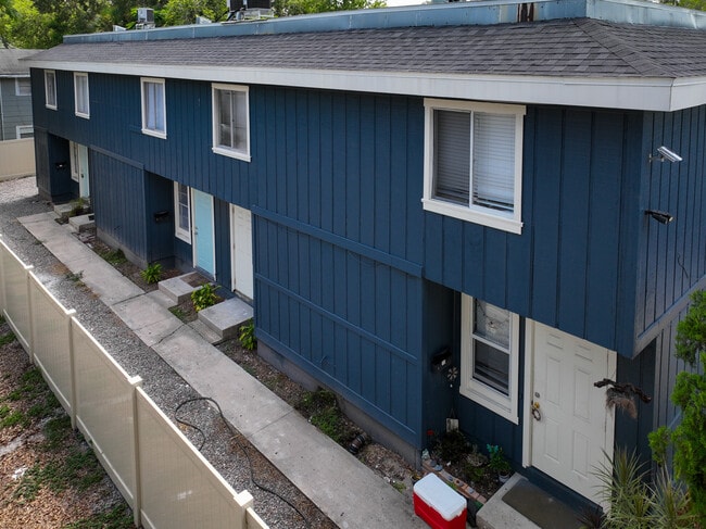 Building Photo - 919 E Orange St
