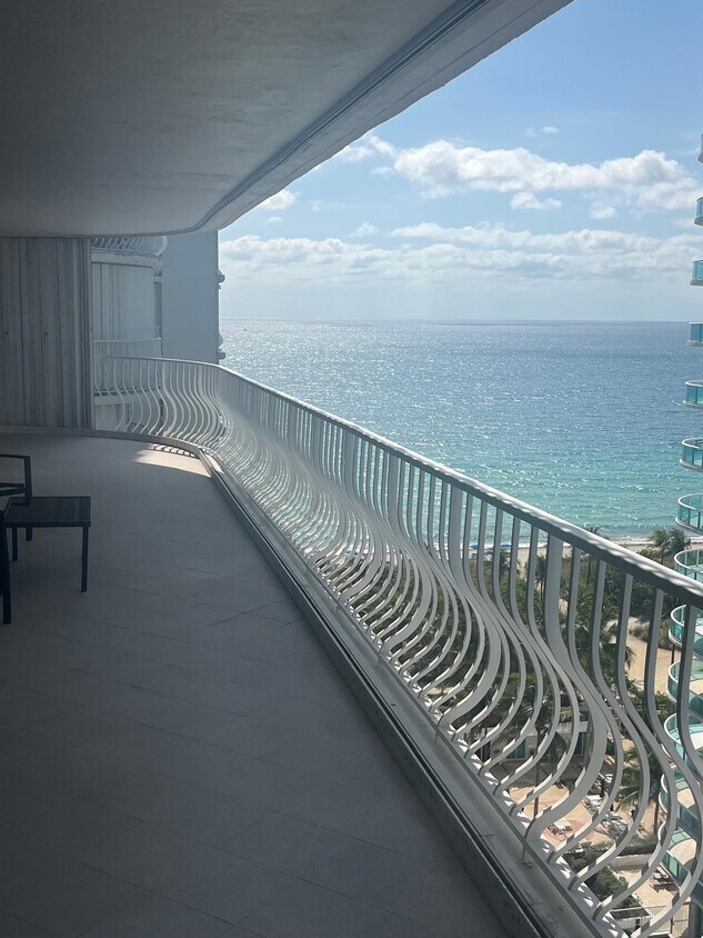Primary Photo - 10155 Collins Ave