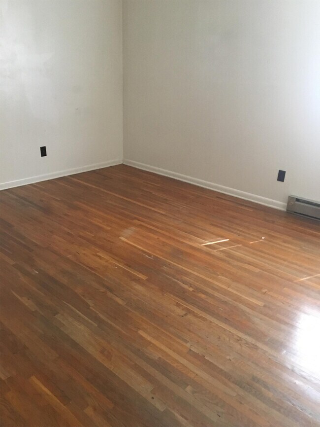 Foto del edificio - 3 Bedroom split in Scottfield