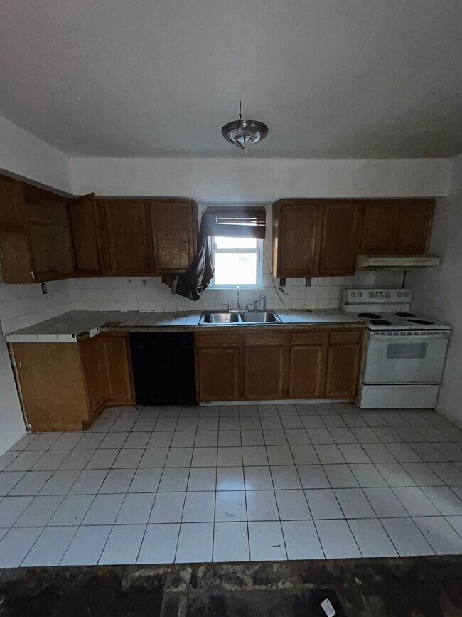 Foto del edificio - 5443 Rosemont Ave