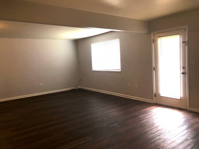 Foto del edificio - 1514 E Walnut Drive