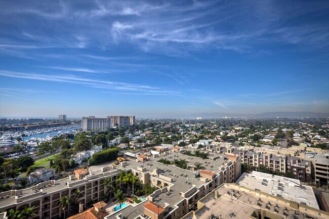 Building Photo - 13650 Marina Pointe Dr