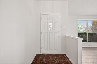 Building Photo - 710 Beechbend Dr