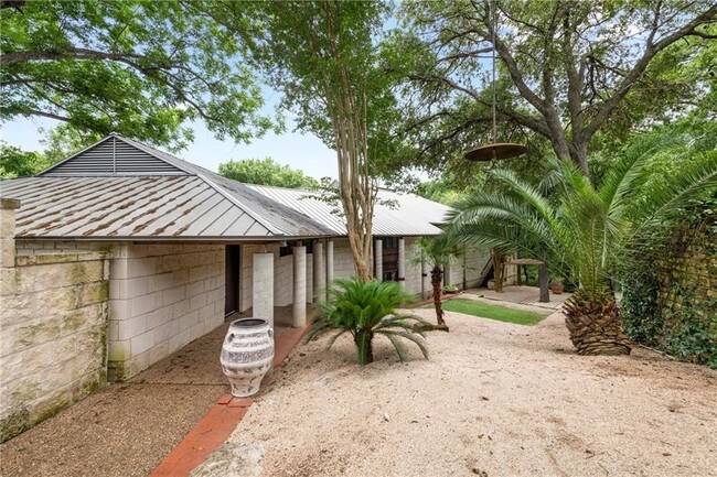 Building Photo - 2111 Highgrove Terrace
